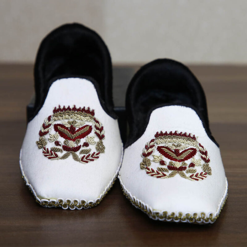 White-Embroidered-Khussa-2.jpg